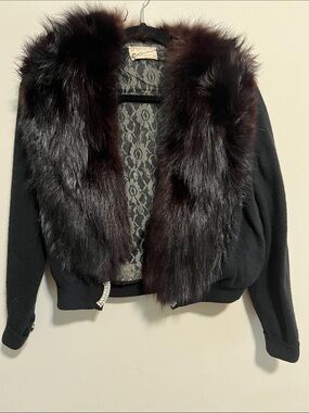 Women's Black vintage sweater with Dark Brown/black real Fur Collar